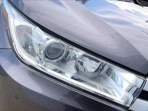 Used 2018 Toyota Highlander XLE AWD/4WD image 34