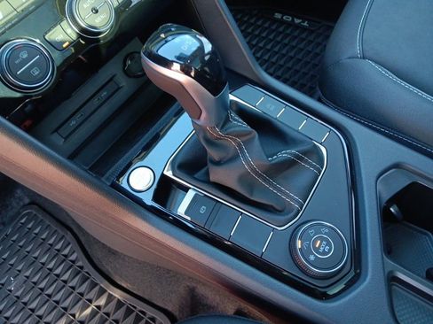 Used 2024 Volkswagen Taos SE w/ Panoramic Sunroof Package image 25