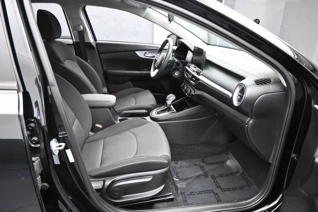 Used 2024 Kia Forte LXS w/ LXS Technology Package FWD image 35