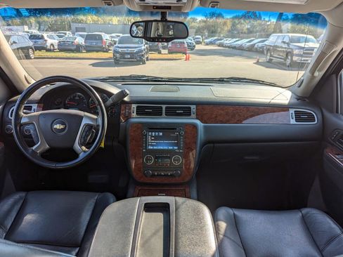 Used 2013 Chevrolet Avalanche LTZ image 3