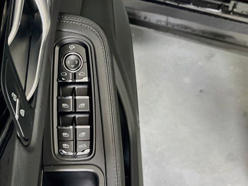 Used 2023 Porsche Macan S AWD/4WD image 18
