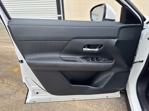 Used 2025 Nissan Kicks SV w/ SV Premium Package FWD image 35
