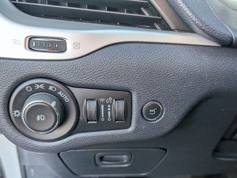 Used 2015 Jeep Cherokee Limited w/ Luxury Group image 23