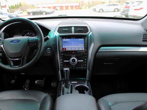 Used 2018 Ford Explorer Sport image 12
