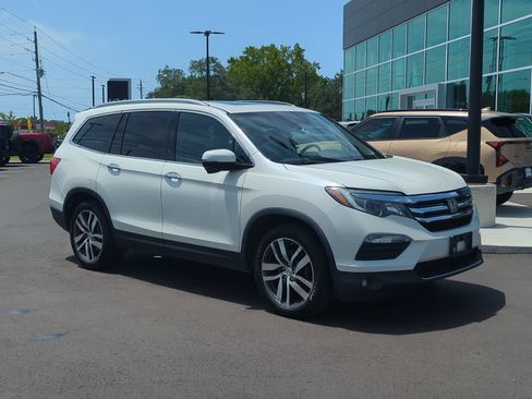 Used 2017 Honda Pilot Touring image 9