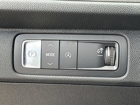 New 2026 Chevrolet Traverse LT w/ Sun and Wheel Package FWD image 21