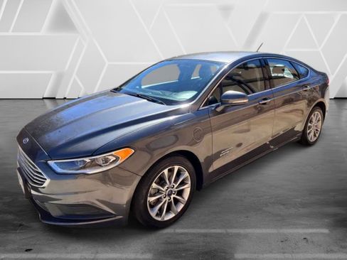 Used 2018 Ford Fusion Energi SE FWD image 2