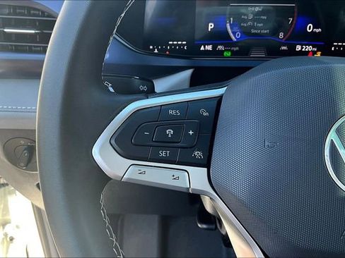 Used 2024 Volkswagen Taos SE image 11