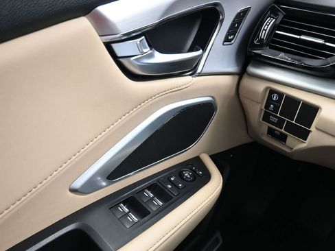 Used 2024 Acura RDX SH-AWD image 11