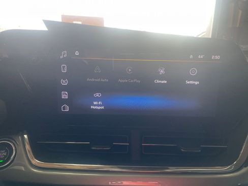 Used 2025 Chevrolet Trax LT image 21