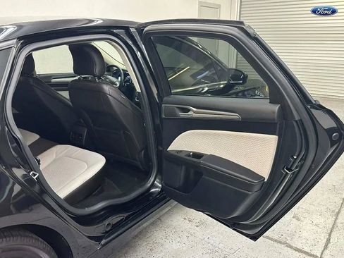 Used 2019 Ford Fusion SE w/ Equipment Group 151A image 12