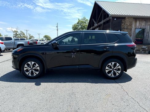 Used 2023 Nissan Rogue SV image 3