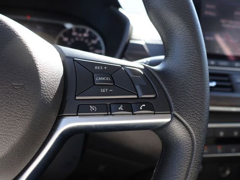 Used 2025 Nissan Altima 2.5 SV FWD image 27