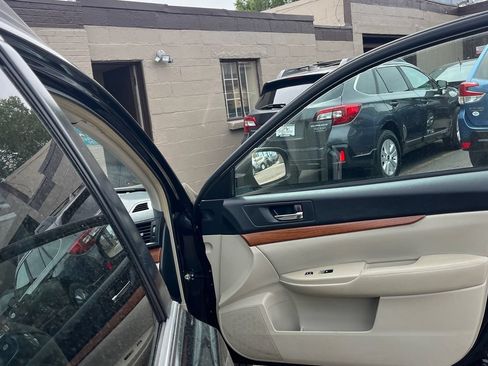 Used 2014 Subaru Outback 2.5i Limited w/ Moonroof Package AWD/4WD image 11