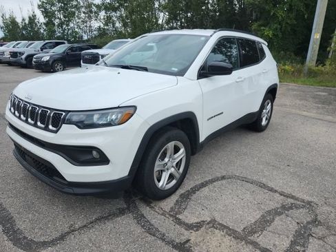 Used 2024 Jeep Compass Latitude w/ Altitude Special Edition AWD/4WD image 7