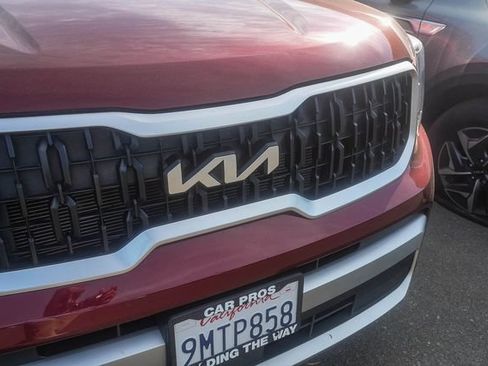 Certified 2024 Kia Telluride EX w/ EX Captain's Chair Package FWD image 4