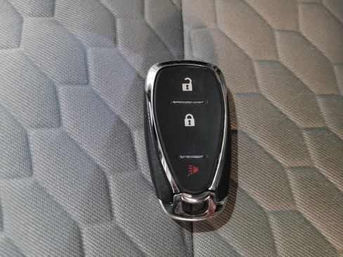 Used 2021 Chevrolet Equinox LS image 32