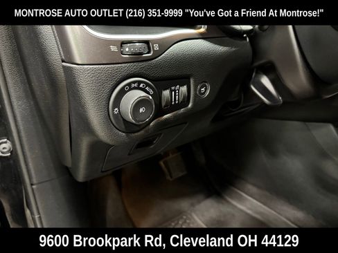 Used 2019 Jeep Cherokee Latitude Plus w/ Comfort/Convenience Group image 17
