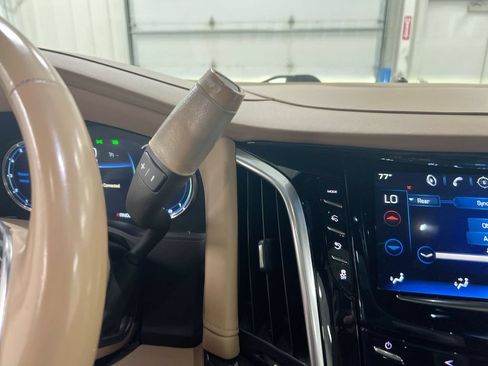 Used 2019 Cadillac Escalade ESV Platinum AWD/4WD image 18