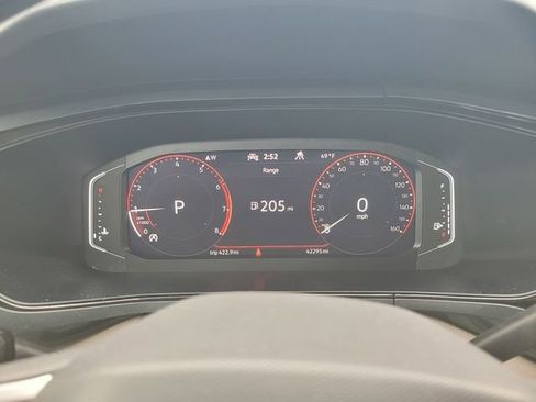 Used 2022 Volkswagen Taos SEL image 29