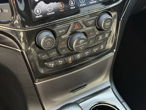 Used 2021 Jeep Grand Cherokee Limited X image 23