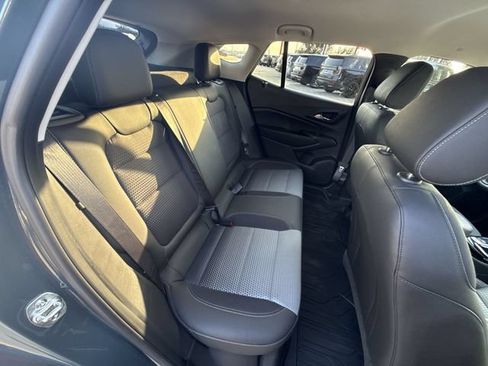 Certified 2025 Chevrolet Trax LT FWD image 28