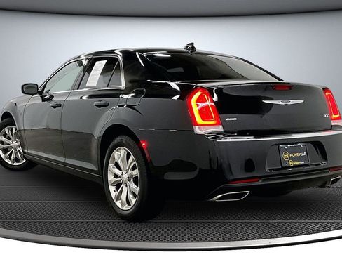 Used 2023 Chrysler 300 Touring AWD/4WD image 4