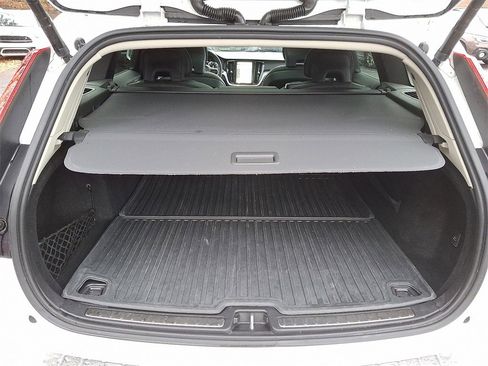 Used 2020 Volvo V60 T5 Cross Country image 28