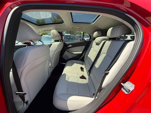 Used 2020 Mercedes-Benz GLA 250 4MATIC w/ Premium Package image 23