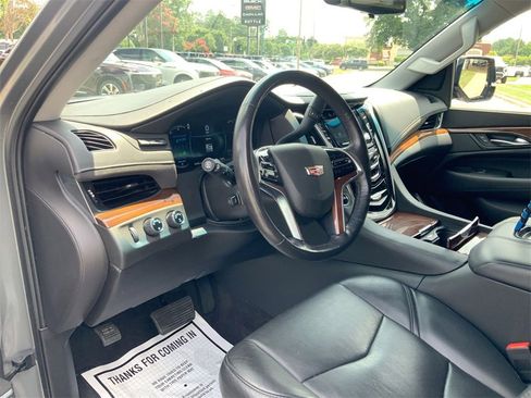 Certified 2020 Cadillac Escalade Luxury w/ Escalade Sport Edition image 10