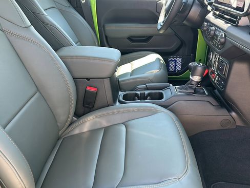 Used 2025 Jeep Gladiator Mojave image 23