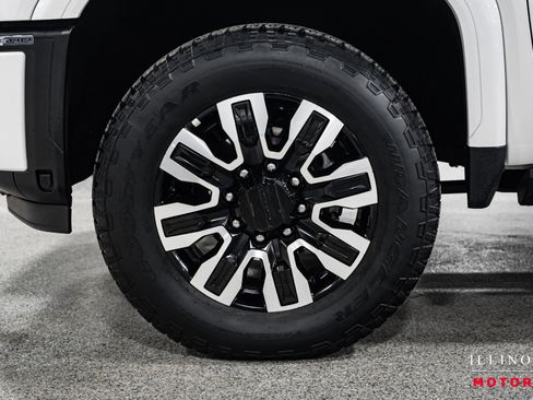 Used 2025 GMC Sierra 3500 Denali Ultimate image 9