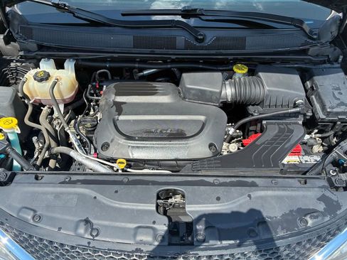 Used 2019 Chrysler Pacifica Limited FWD image 9