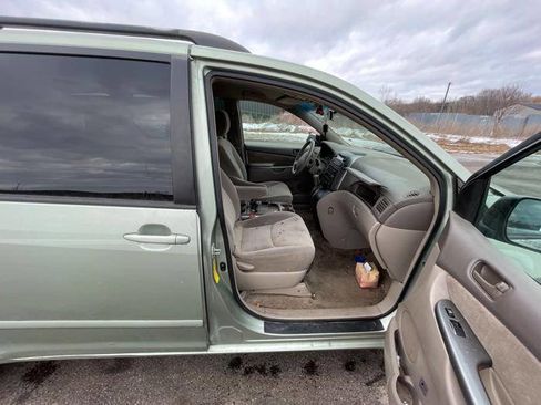 Used 2009 Toyota Sienna CE image 25