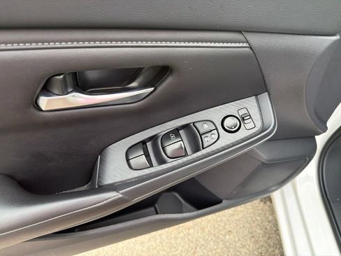 Used 2025 Nissan Sentra SV FWD image 13