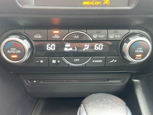 Used 2015 MAZDA MAZDA3 i Touring w/ Technology Package FWD image 20