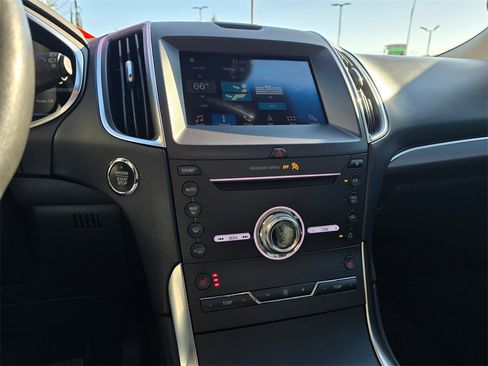 Used 2019 Ford Edge Titanium w/ Cold Weather Package image 18