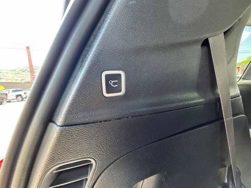 Used 2025 Chrysler Voyager LX FWD image 41