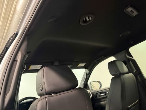 Used 2025 GMC Yukon XL Denali AWD/4WD image 11