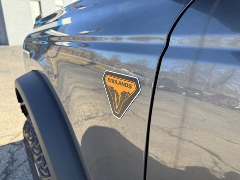 New 2025 Ford Bronco Badlands image 9