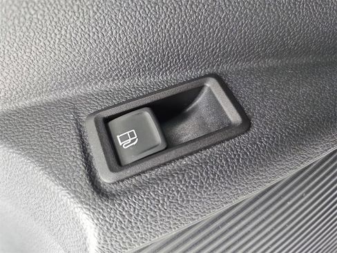 Used 2024 Volkswagen Taos SE image 37