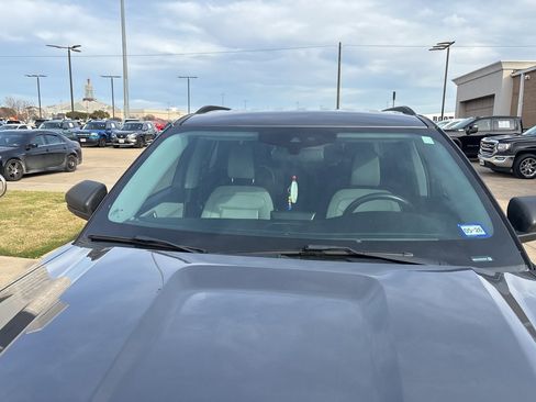 Used 2021 Ford Explorer XLT w/ Equipment Group 202A image 5