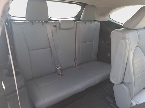 Used 2020 Toyota Highlander XLE AWD/4WD image 13