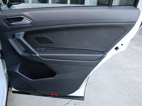 Used 2020 Volkswagen Tiguan SE w/ Panoramic Sunroof Package image 41