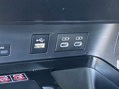 Used 2025 Toyota Camry SE image 21