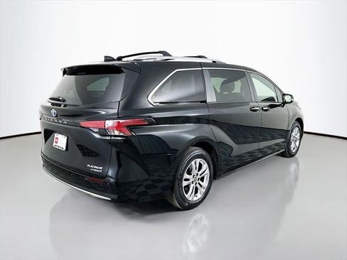 Certified 2024 Toyota Sienna Platinum image 13
