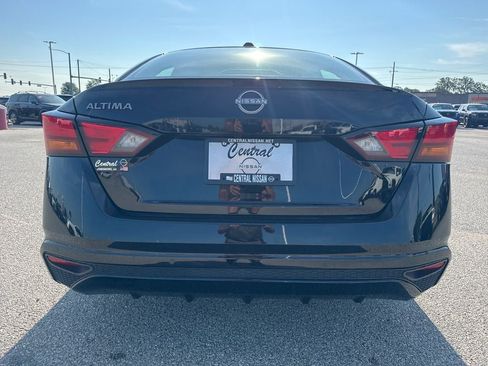 Used 2025 Nissan Altima 2.5 SV FWD image 5