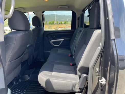 Used 2017 Nissan Titan SV RWD image 19