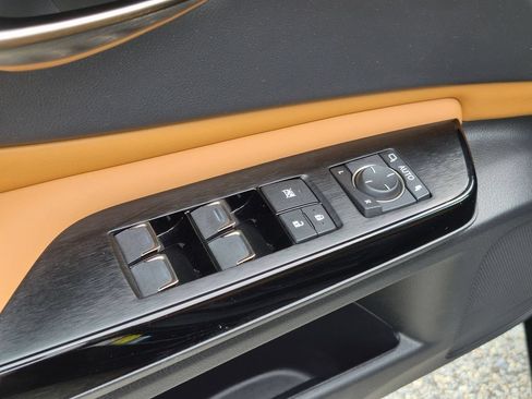 Used 2024 Lexus ES 350 w/ Premium Package FWD image 12