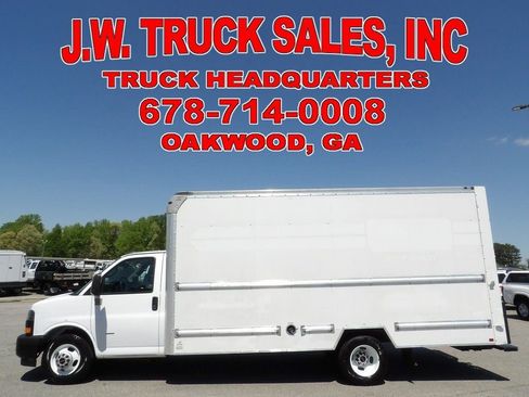 Used 2019 GMC Savana 3500 Extended w/ Driver Convenience Package image 2